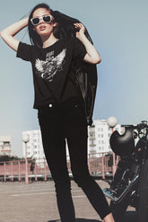 Camiseta de motero Heart of Biker. Estilo tradicional de camiseta motera que te aporta un look rebelde perfecto para combinar con tu outfit motero. Ideal para los que buscan camisetas de motero originales.